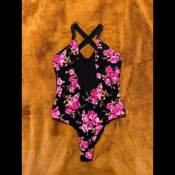 Volcom • Bathing Suit - Picture 1 of 9